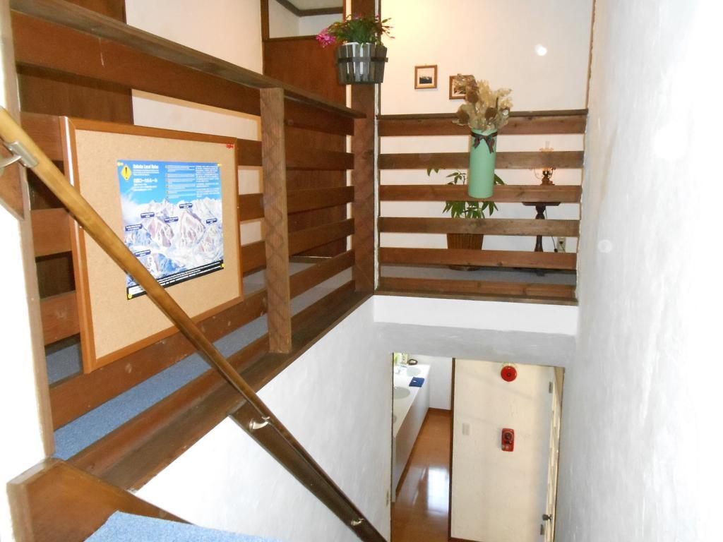 Pension Nugget Inn هاكوبا المظهر الخارجي الصورة