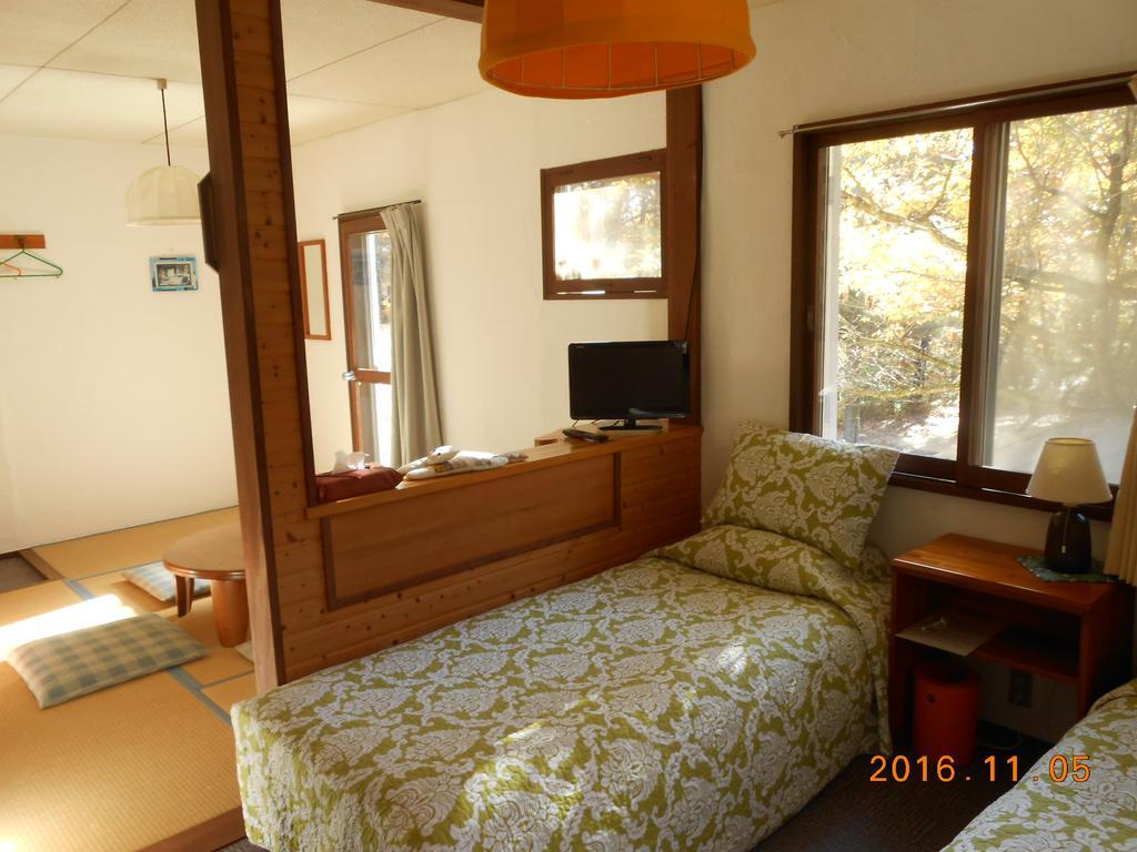 Pension Nugget Inn هاكوبا المظهر الخارجي الصورة
